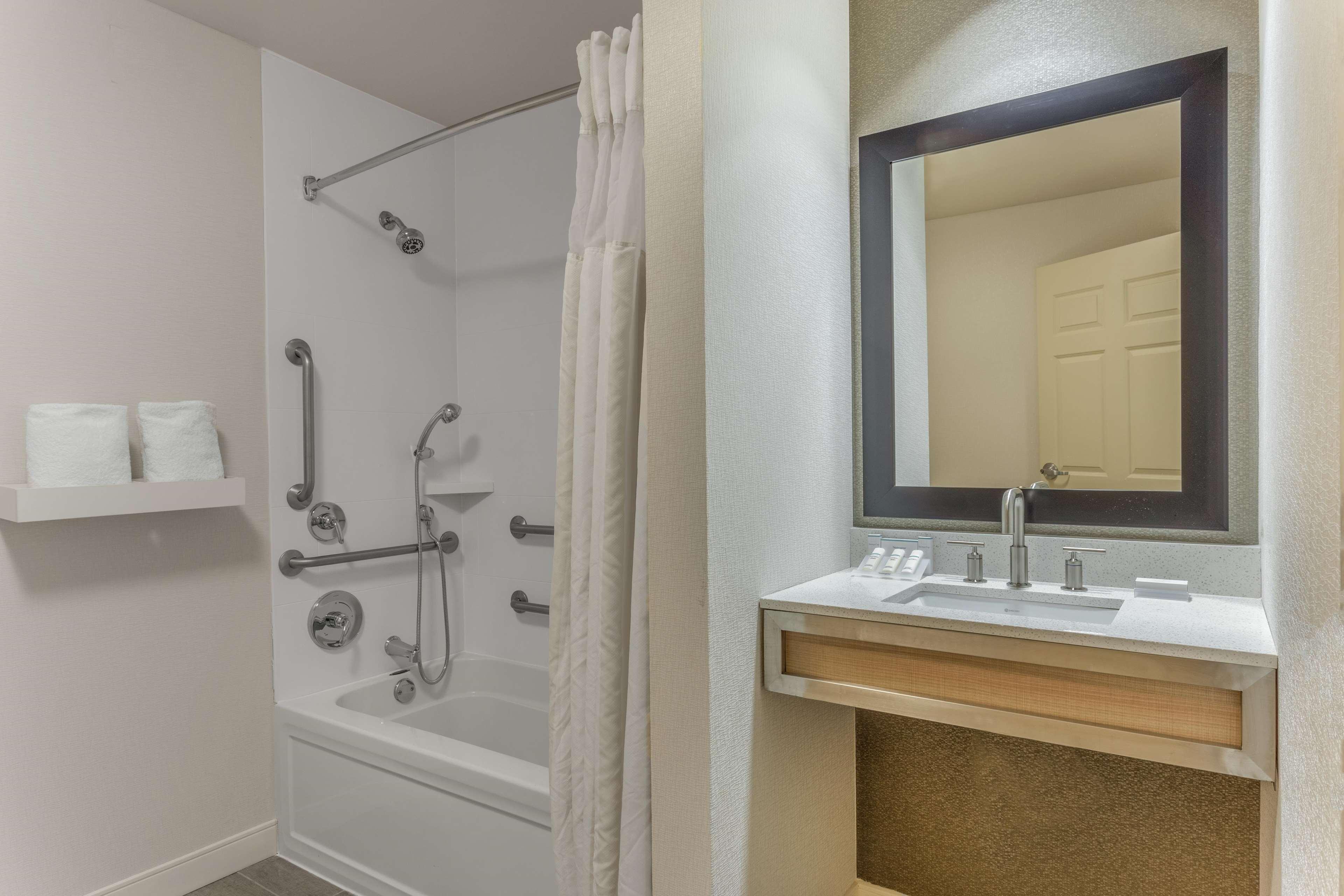 Hilton Garden Inn Saint Charles Exterior foto