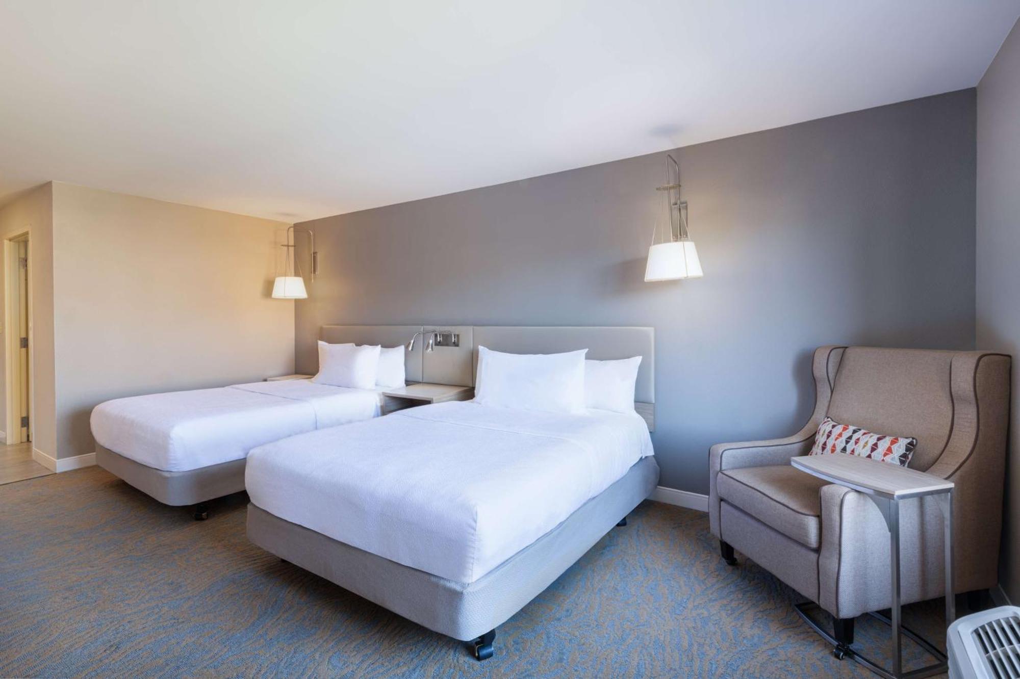 Hilton Garden Inn Saint Charles Exterior foto